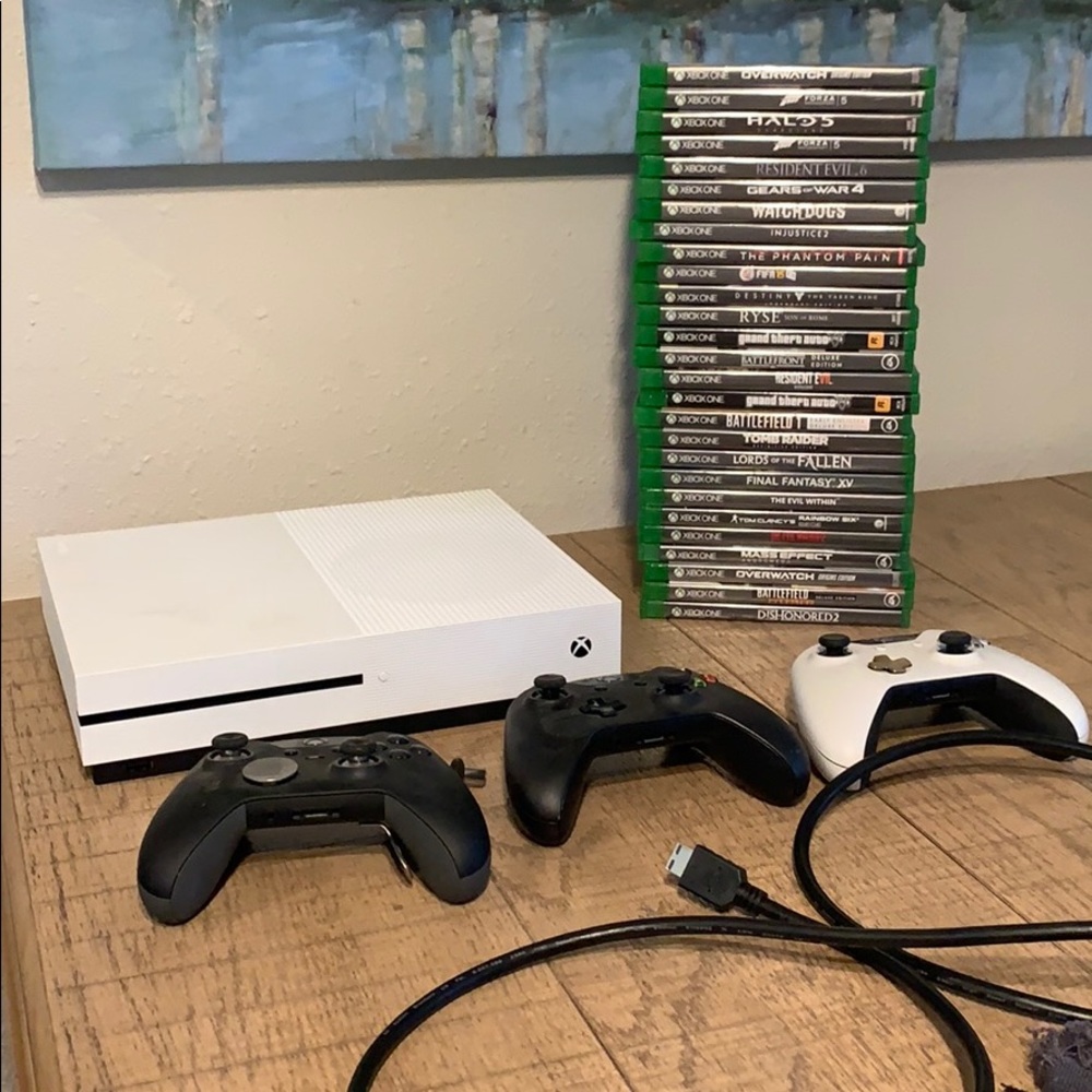 SOLD! XBOX 1S, 27 games, 2 controllers, 1 Elite